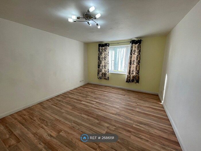 2 Bedroom Flat To Rent In Clowser Close, Sutton, SM1