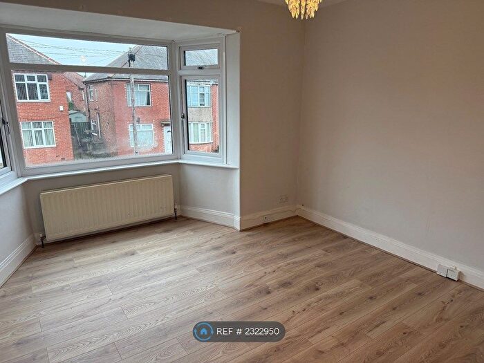 2 Bedroom Flat To Rent In Ovington Grove, Newcastle Upon Tyne, NE5