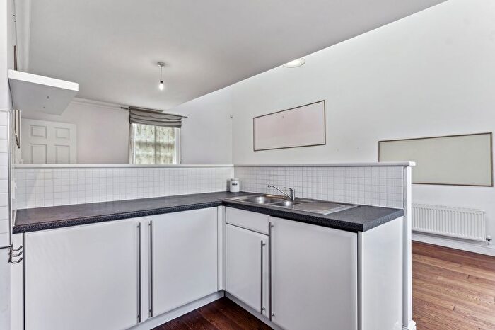 2 Bedroom Flat For Sale In Kingsley Avenue, Fairfield, Hitchin, SG5