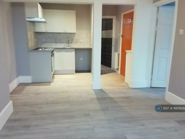 1 Bedroom Flat To Rent In Woodford Road, London, E7