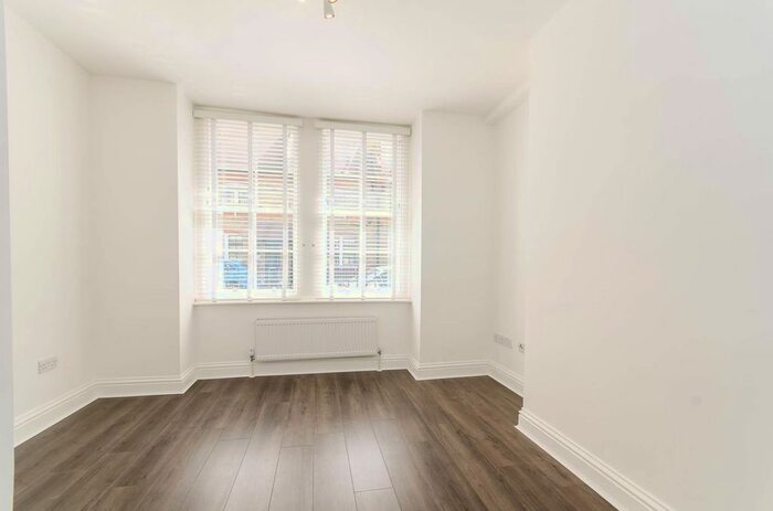 1 Bedroom Flat To Rent In Ufford Street, Southwark, London, SE1