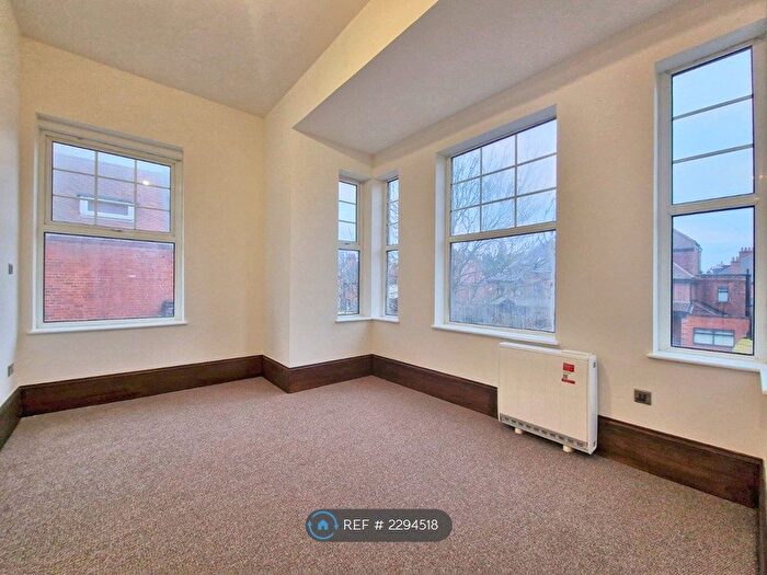 2 Bedroom Flat To Rent In City Road, Birmingham, B16