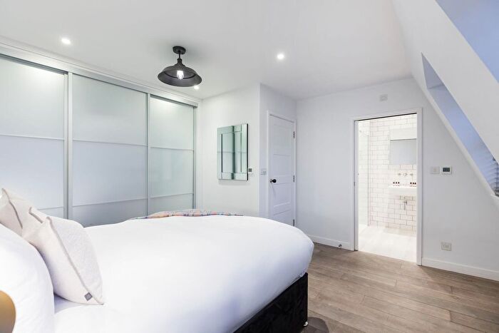 1 Bedroom Flat To Rent In Rathbone Place, London, W1T