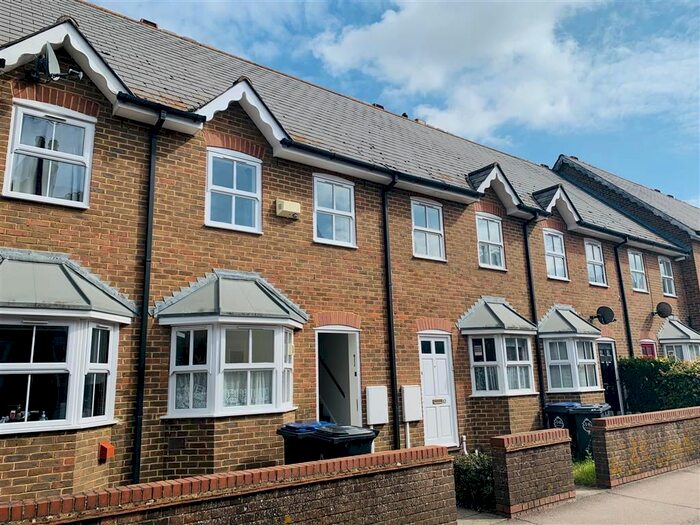 3 Bedroom Town House To Rent In Gordon Road, Canterbury, CT1