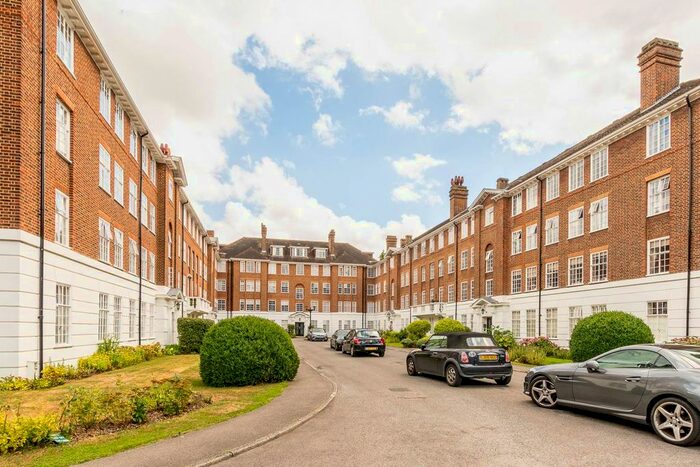 2 Bedroom Flat To Rent In Wimbledon Park Side, Wimbledon, London, SW19