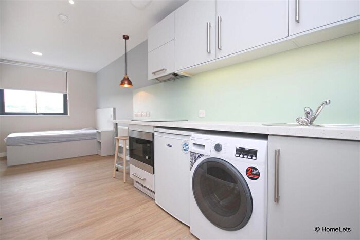 1 Bedroom Flat To Rent In Apartment, Lower Bristol Road, BA2