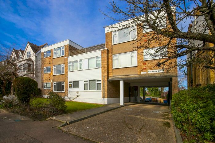 2 Bedroom Flat For Sale In Palmerston Road, Buckhurst Hill, IG9