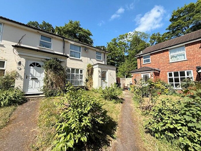 3 Bedroom End Of Terrace House To Rent In Valroy Close, Camberley, GU15