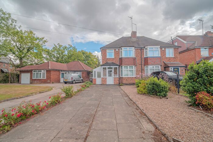 3 Bedroom Semi-Detached House For Sale In Fulford Hall Road, Solihull, B90