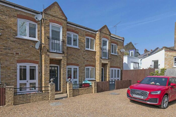2 Bedroom Mews To Rent In Wadham Mews, Wadham Road, Putney, SW15