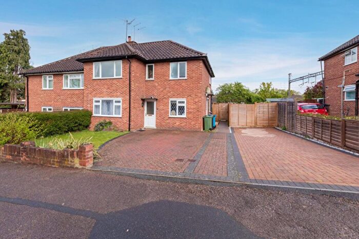 2 Bedroom Flat For Sale In Brunel Road, Maidenhead, SL6