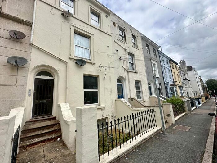 1 Bedroom Flat To Rent In Victoria Grove, Folkestone, CT20