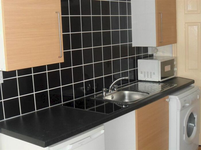 Studio To Rent In Glamorgan Close, Mitcham, London, CR4