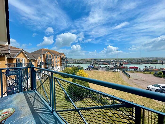 2 Bedroom Flat For Sale In West Quay, Newhaven, BN9