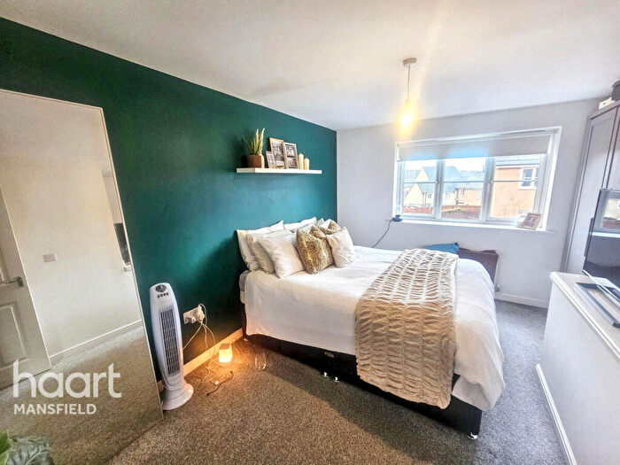 3 Bedroom Semi Detached House For Sale In Bank End Close, Mansfield, NG18