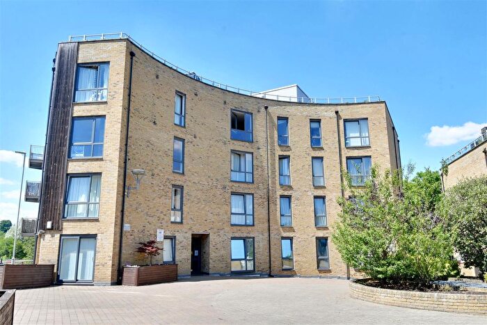 2 Bedroom Flat For Sale In Elder Court, Hertford, SG13