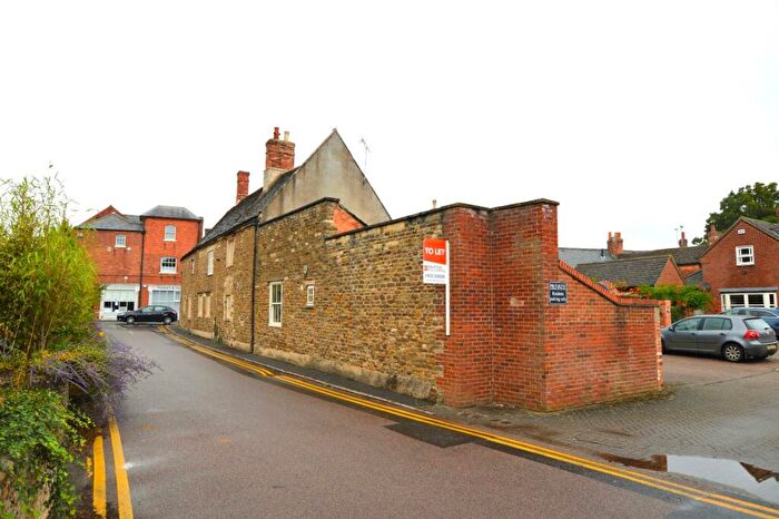 2 Bedroom Character Property To Rent In Alwyne Close, Oakham, LE15