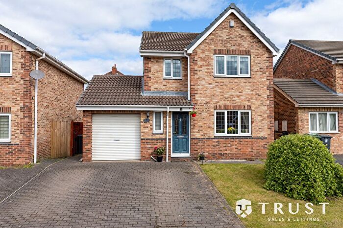 3 Bedroom Detached House For Sale In Greenfields, Heckmondwike, WF16
