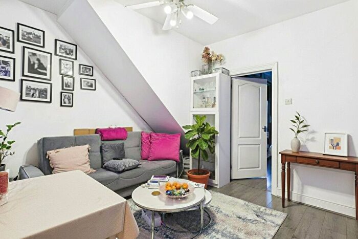 1 Bedroom Apartment To Rent In Wescott Road, Wokingham, Berkshire, RG40