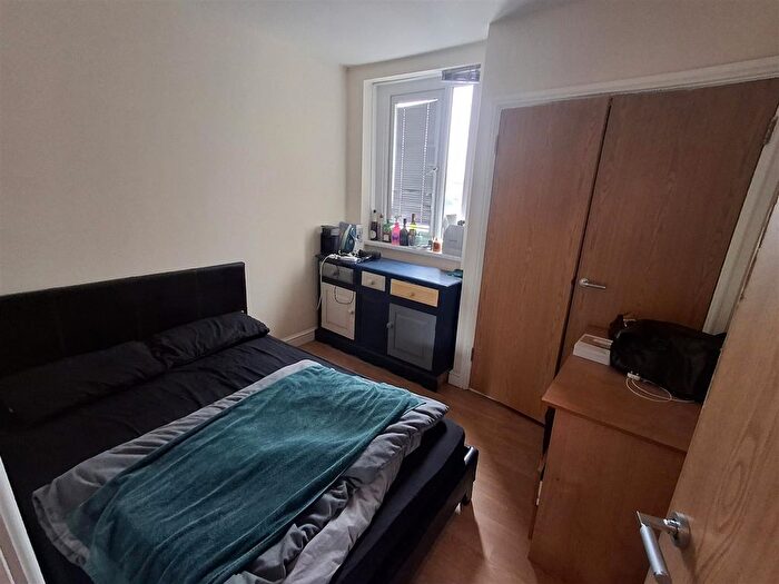 3 Bedroom Flat To Rent In Penarth Road, Butetown, CF10