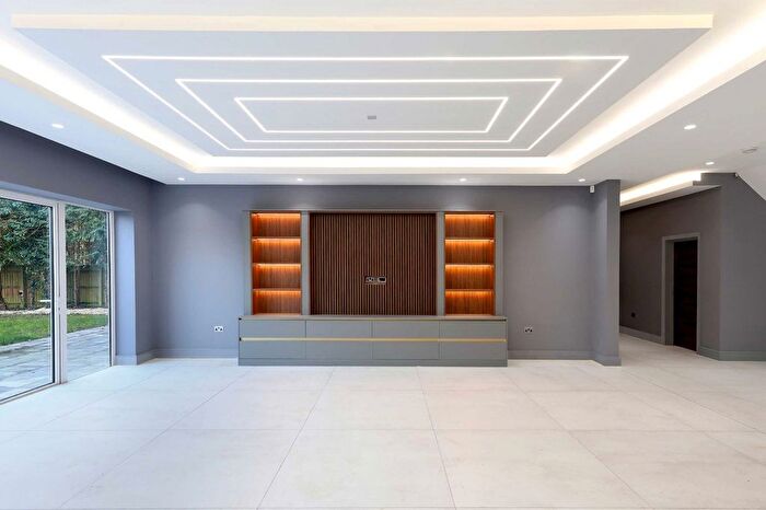 6 Bedroom Detached House To Rent In Burgess Wood Road South, Beaconsfield, Buckinghamshire, HP9
