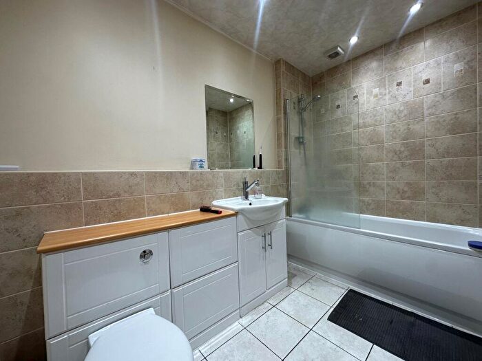 2 Bedroom Flat To Rent In Alban Court, St. Alban's Avenue, Ashton-Under-Lyne, OL6