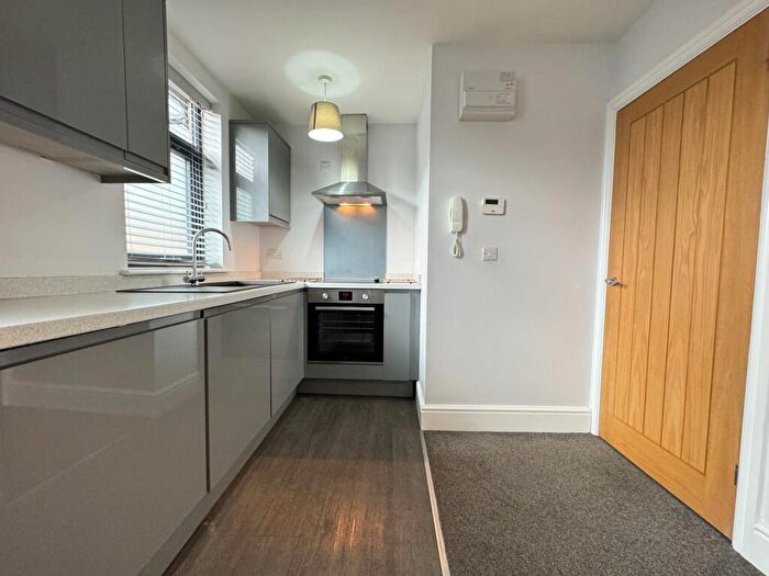 3 Bedroom Apartment To Rent In Flat, Musters Road, West Bridgford, Nottingham, NG2