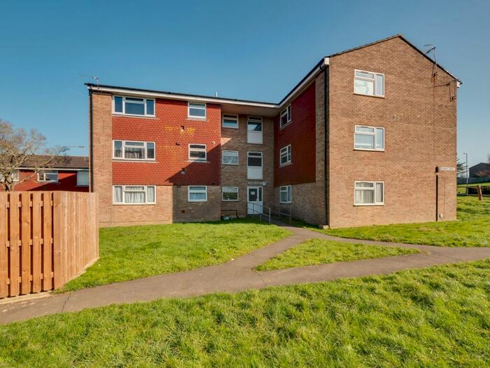 2 Bedroom Flat To Rent In Plover Court, Observatory View, Hailsham, BN27