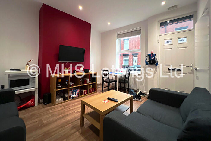 2 Bedroom Terraced House To Rent In Meadow View, Leeds, LS6