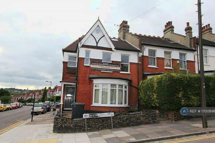 5 Bedroom Semi-Detached House To Rent In Hermiston Avenue, London, N8