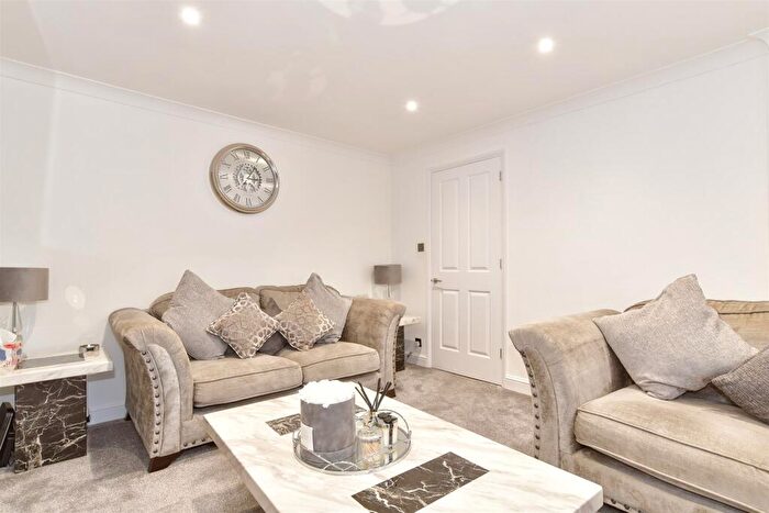 4 Bedroom Detached House For Sale In Spencer Close, Walderslade, Chatham, Kent, ME5