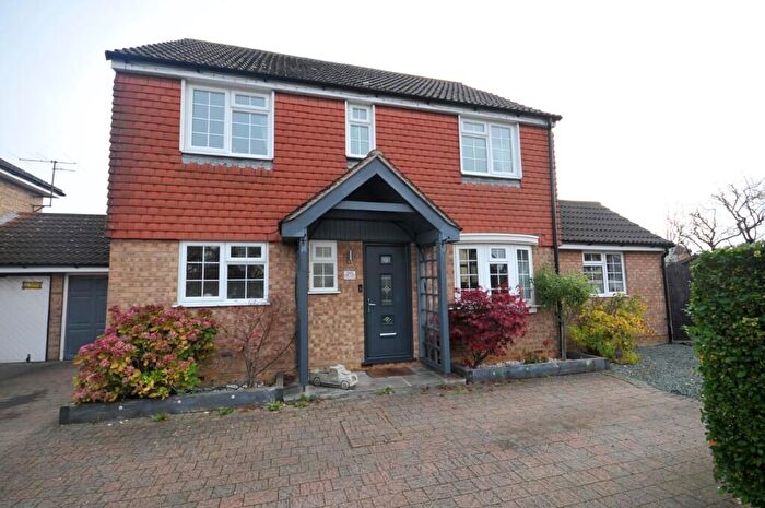 4 Bedroom Link Detached House For Sale In Caernarvon Road, Eynesbury, St. Neots, Cambridgeshire, PE19