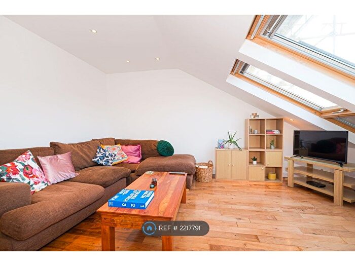 2 Bedroom Flat To Rent In Byrne Road, London, SW12