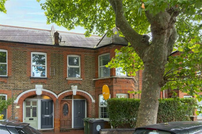 1 Bedroom Flat To Rent In Blyth Road, Walthamstow, London, E17