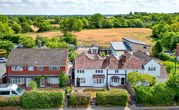 3 Bedroom End Of Terrace House For Sale In Stratford Road, Hockley Heath, B94