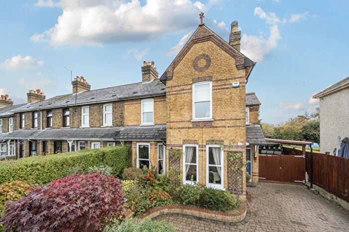 6 Bedroom Semi Detached House For Sale In Gore Road, Dartford, Kent, DA2