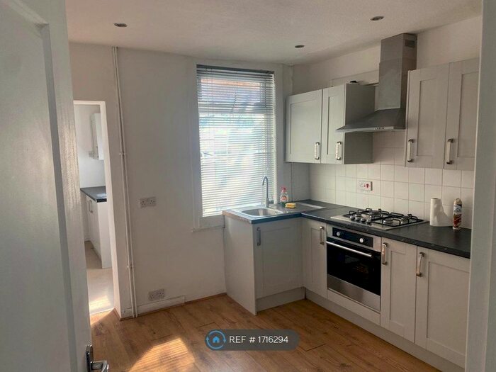 2 Bedroom Terraced House To Rent In Chatham Hill, Chatham, ME5