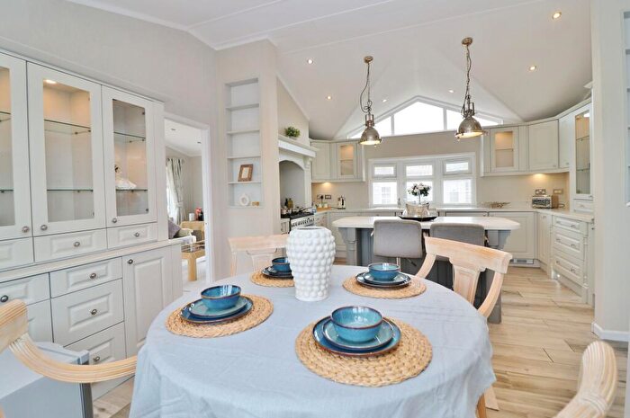 2 Bedroom Mobile Home For Sale In Bursledon, Southampton, SO31