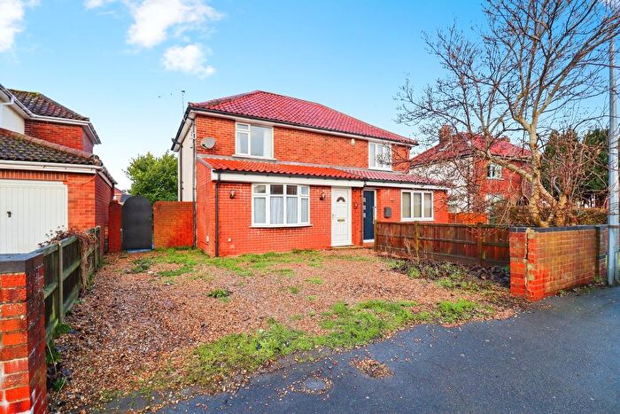 3 Bedroom Semi Detached House For Sale In Cozens-Hardy Road, Norwich, NR7