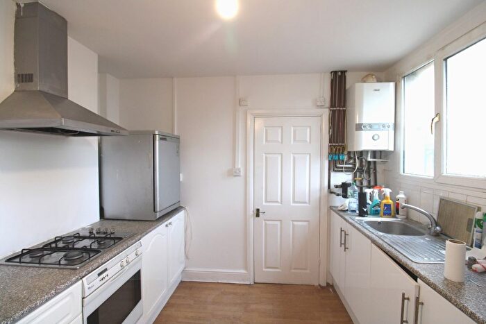 2 Bedroom Flat To Rent In Portland Road, London, SE25