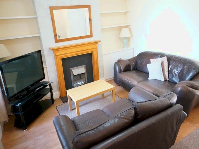 4 Bedroom House To Rent In Friars Avenue, Bangor, Gwynedd, LL57