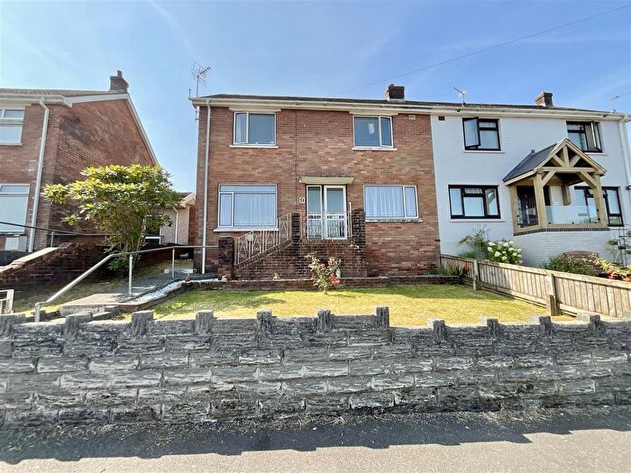 3 Bedroom Semi-detached House For Sale In Coedyclun, Trimsaran, Kidwelly, SA17