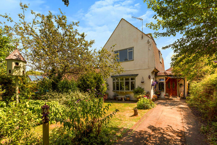 5 Bedroom Detached House For Sale In Wrotham Road, Meopham, Kent, DA13