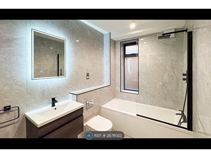 2 Bedroom Flat To Rent In Wimbledon Hill Road, London, SW19