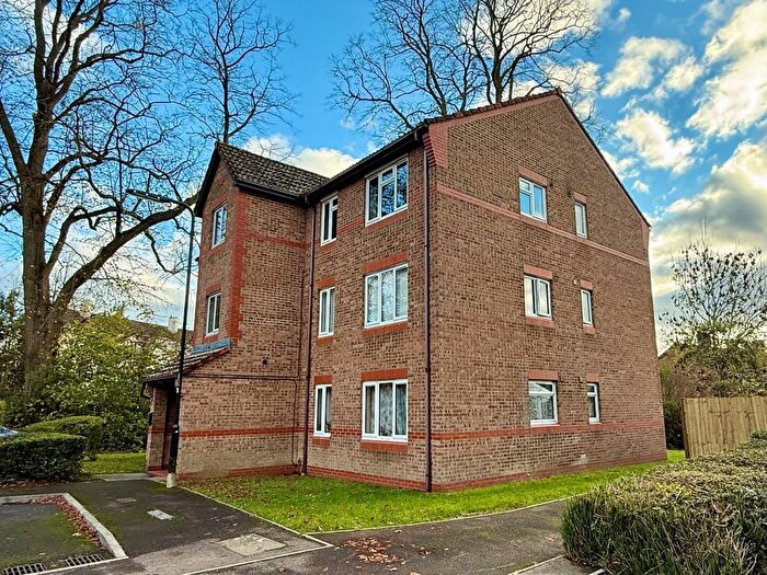 2 Bedroom Flat To Rent In Nutfield Court, Southampton, Hampshire, SO16