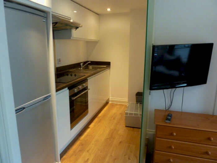 Studio To Rent In Whitefield Tce, Flat, PL4