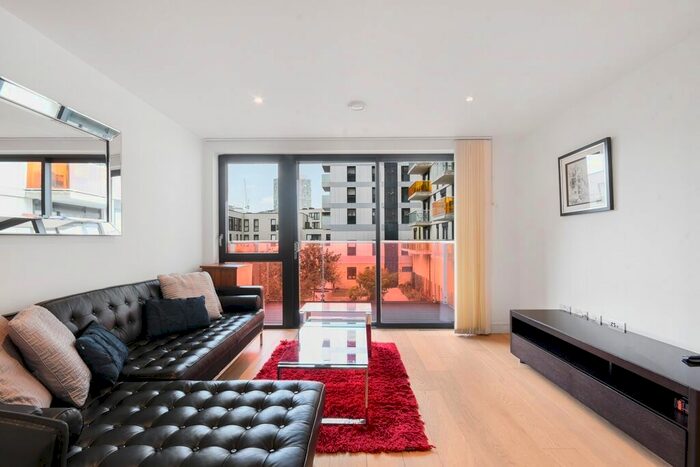 2 Bedroom Flat To Rent In Kensington Apartments, Commercial Street, E1