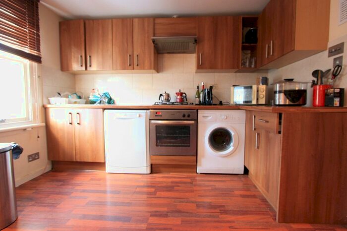 3 Bedroom Flat To Rent In Alderbrook Rd, Clapham, SW12