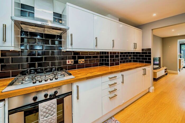 3 Bedroom Town House For Sale In Copse Close, Slough, SL1