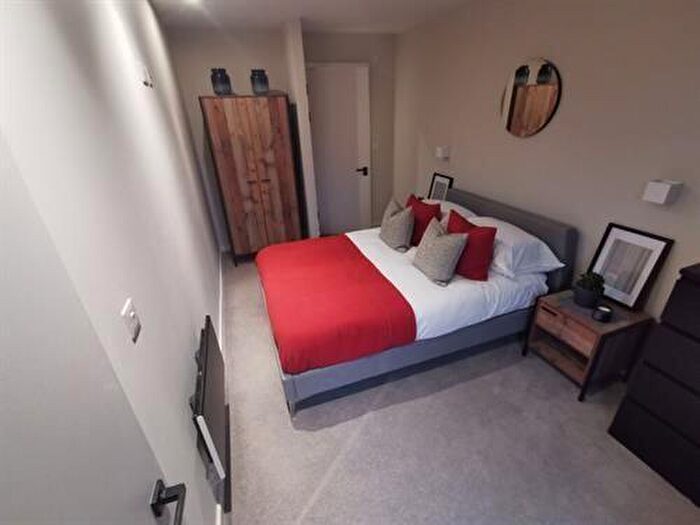 2 Bedroom Apartment To Rent In City Gardens, M15
